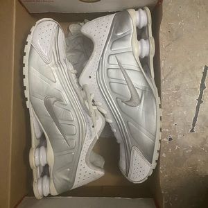 Nike Shox R4